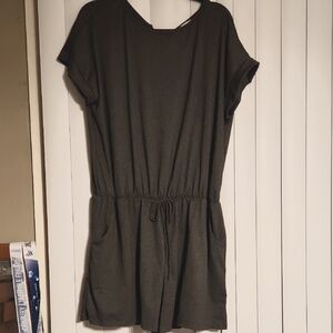 Dark Grey Short Sleeved Romper With Pockets. Ties At Nape Of Neck. Size 3X